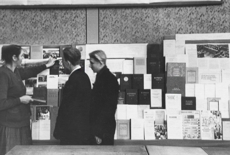 Кн._виставка_у_бібліотеці_1952-р.